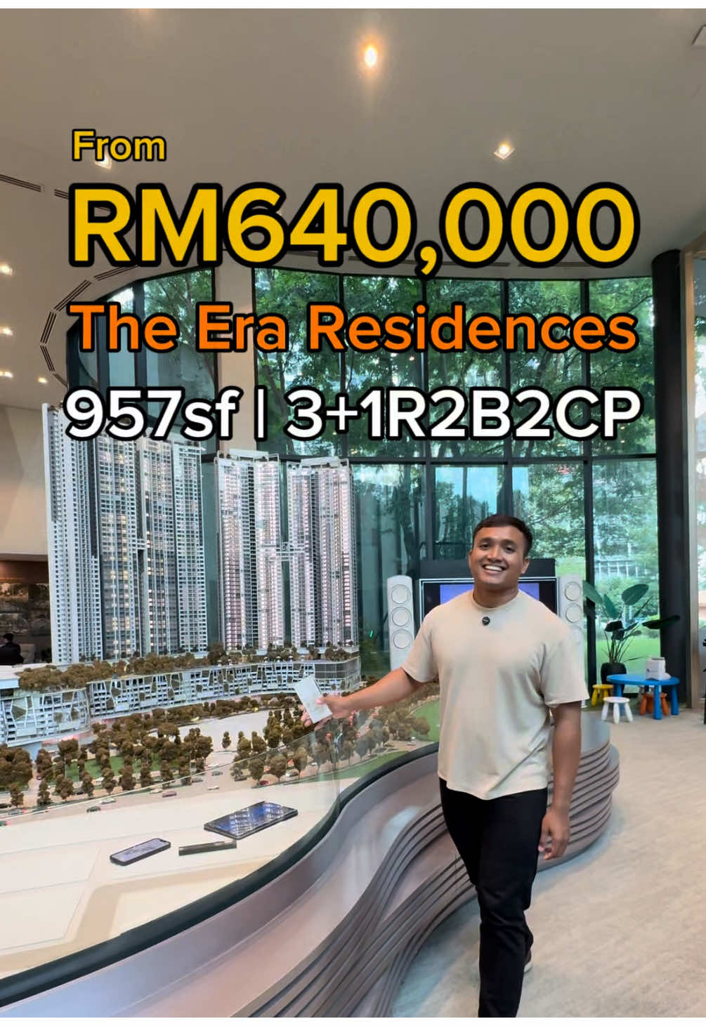 📍The Era, Duta North Ini dia kakbang the lowest entry price untuk The Era sekarang, Type D2, 957sf 3+1R2B. Kita tak ada showroom tapi Haris&Adhuar cuba sebaik mungkin untuk explain pada kakbang berkenaan dengan layout kita. Kakbang juga boleh refer showroom kita untuk 1033sf untuk kakbang dapat sedikit idea 🤗 Kita kan dapat kunci tak lama lagi tau dan kalau kakbang berminat, boleh isi beg biru atau dm Haris&Adhuar sekarang. #theeraresidences #theeradutanorth #segambut #dutamas #montkiara #jkgland #harisadhuar 