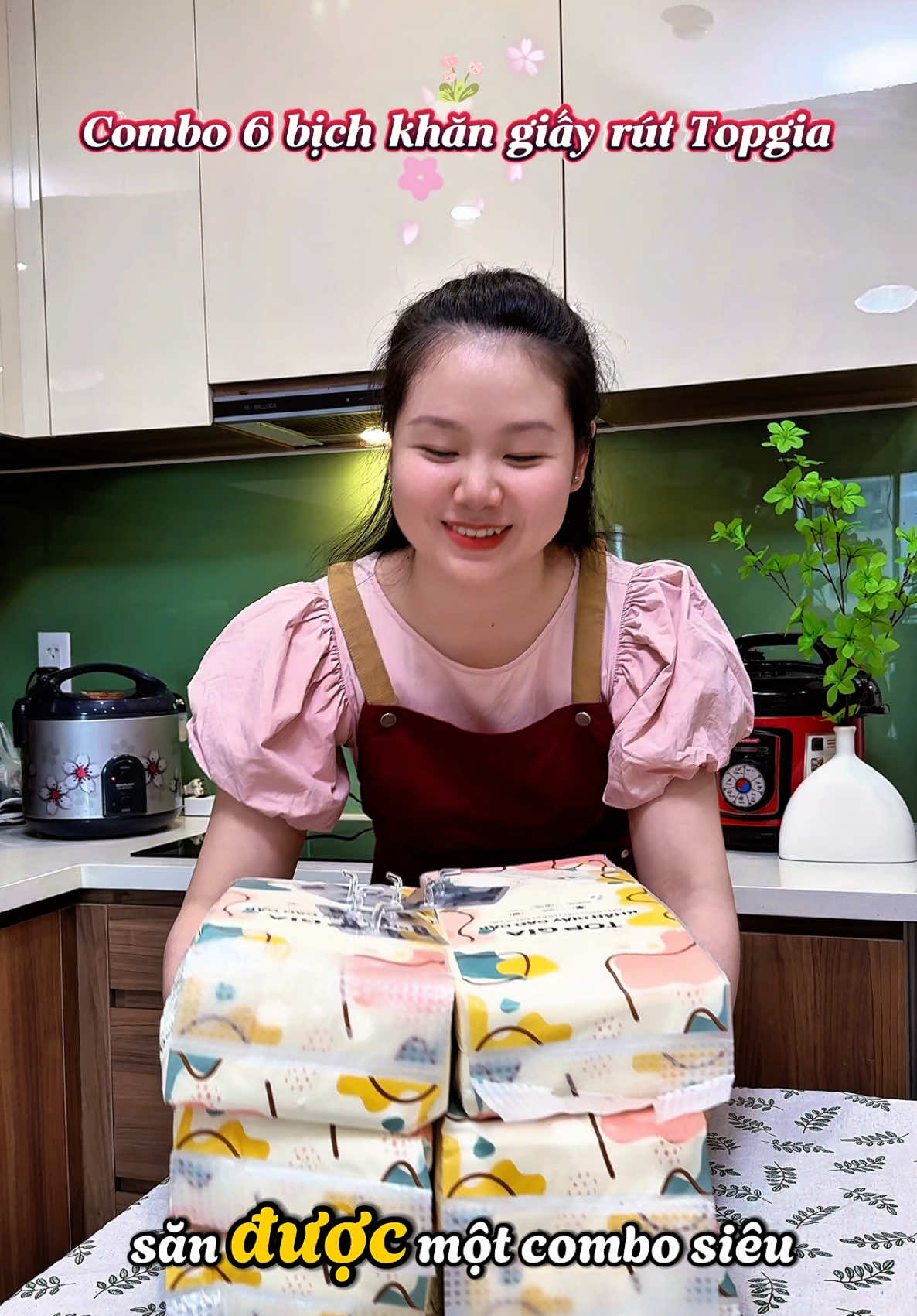 Khăn giấy rút đa sắc Topgia size đại, mua combo 1 thùng 6 bịch như thế này vừa tiện lợi, vừa tiết kiệm #khangiayrut #khangiay #khangiayruttreotuong #khangiaytopgia #xuhuongtiktok