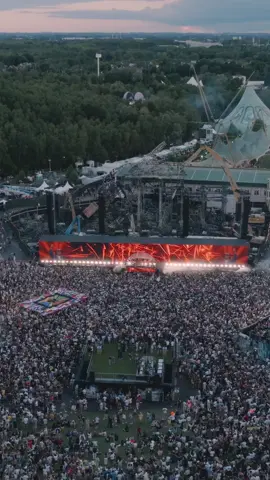 From all over the world, united as one. #tomorrowland #electronicmusic #festival 