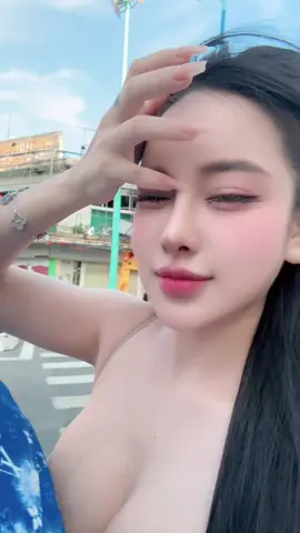 Đứa trẻ hiểu chuyện sẽ không khóc vì không có kẹo . Mà nó khóc vì không có tìn 😞