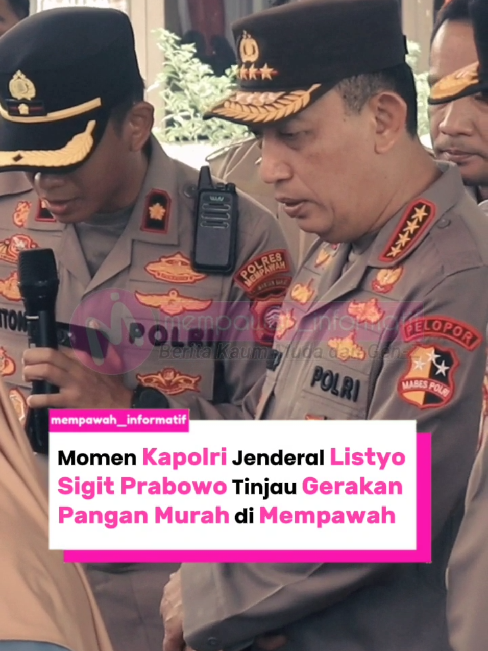 Momen Kapolri Tinjau Gerakan Pangan Murah di Mempawah Kapolri Jenderal Listyo Sigit Prabowo hadir di Polsek Mempawah Hilir Polres Mempawah, Jumat (8/8/2025), untuk meninjau langsung pelaksanaan Gerakan Pangan Murah (GPM). Program ini menjadi langkah nyata pemerintah dalam menjaga kestabilan harga bahan pokok, terutama beras, yang sempat merangkak naik. #GerakanPanganMurah #Kapolri #Mempawah #KalimantanBarat #StabilkanHargaPangan #mempawahinformatif 