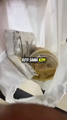 Pake Qpon belinya beneran cuman 7 Ribu dapet kopi dan roti O. #Qpon 