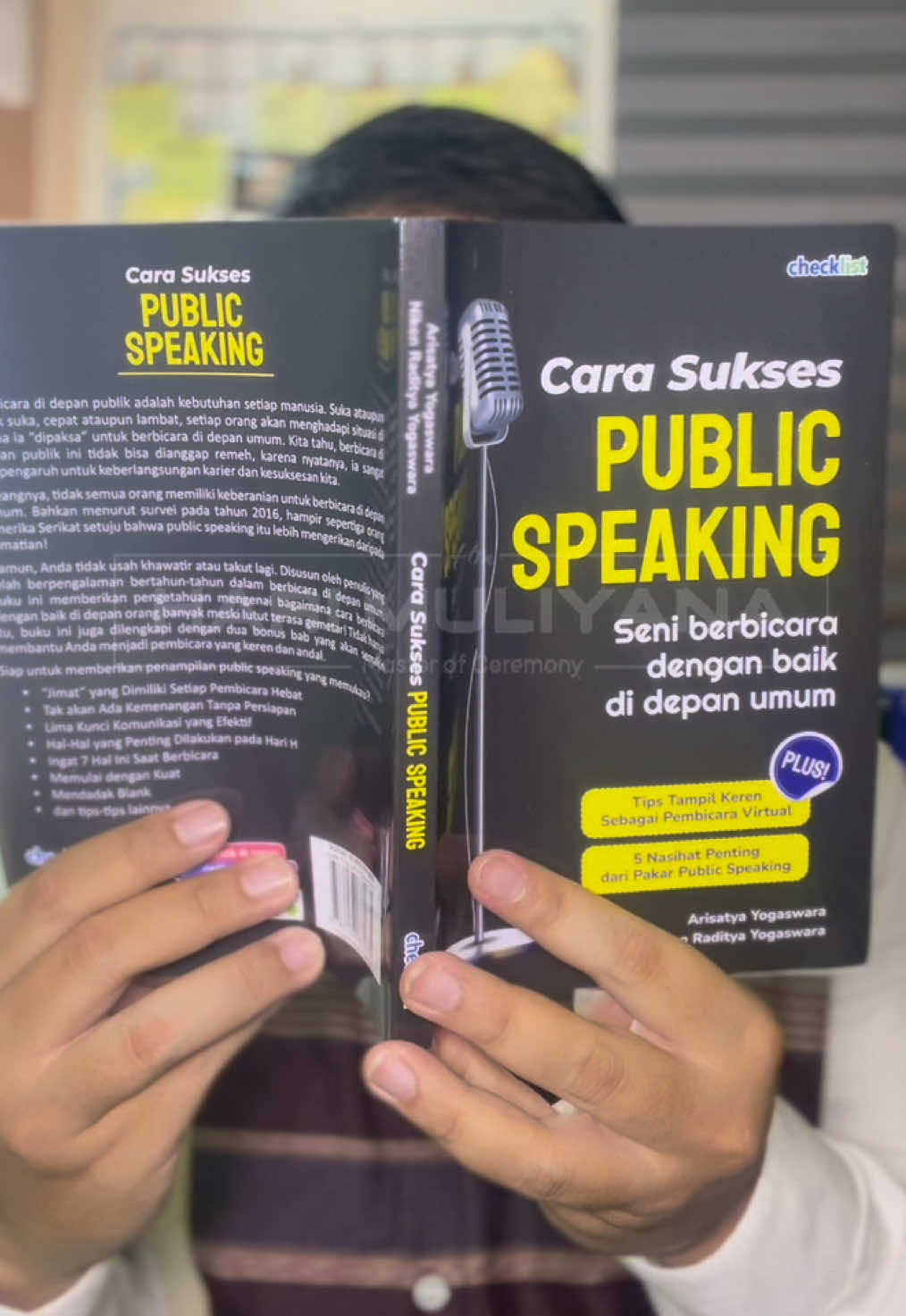 Bismillah. Buku dengan isi yang SUPER LENGKAP ini dijamin membuat skill Public Speaking kamu meningkat! 🫰 . . #bukupublicspeaking #bukupublicspeakinguntukpemula #bukukomunikasi #publicspeaking #publicspeakingtips #publicspeakingcoach #carasuksespublicspeaking 