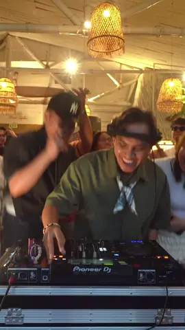 You’ve never heard Shakira like this before 🤯💃  📀: @aku.vig  @Salty Coconut  #dj #party #coffeeparty #elsewheresocial #djing  
