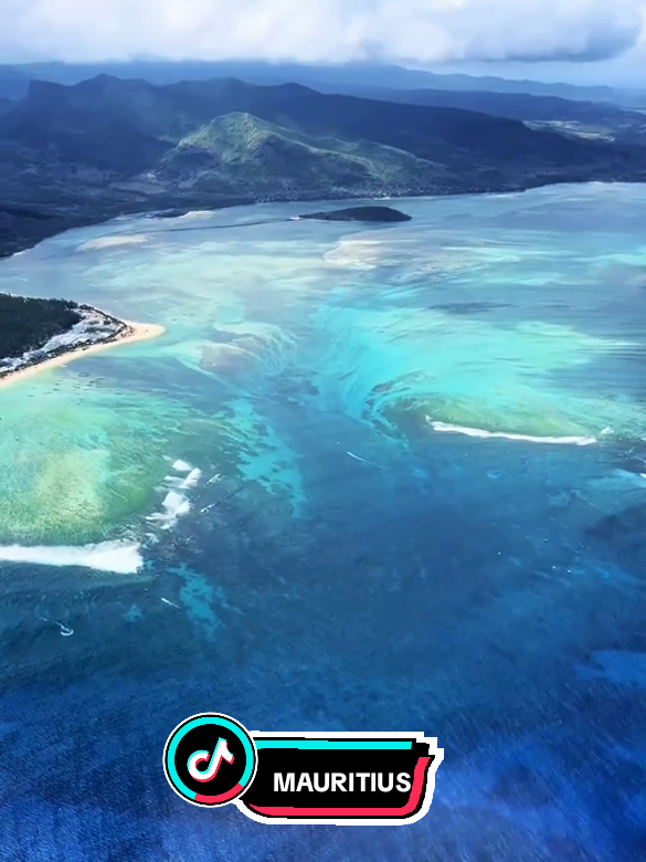 Welcome To Mauritius🤩🤩😍😍😍 #mauritius🇲🇺 #mauritius #mauritiustravel #travel #traveltiktok #aroundtheworld #beautyfulplace #explore #fyp 