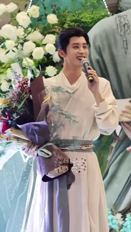 Anh mà có bản quyền là anh hát cho mấy đứa nghe🤣🤣🤣#NgaoThụyBằng #ngaothuybang_95 #ngaothuybang #敖瑞鹏 #AoRuipeng #AoRuipeng #trầnnhất 