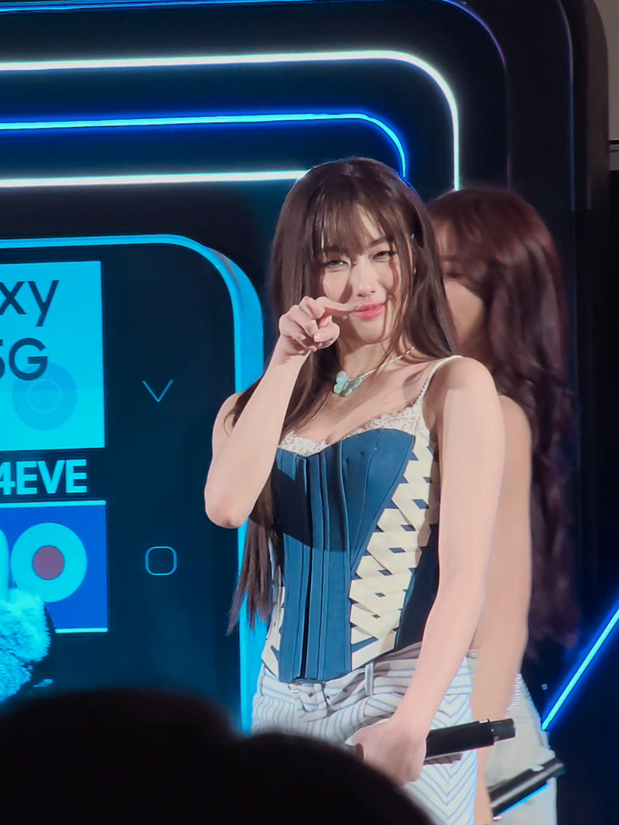 อ๊ะมองใครอะะะ 🫣 @aheyekrn_ #aheye4eve  #4eve #galaxyx4eve 