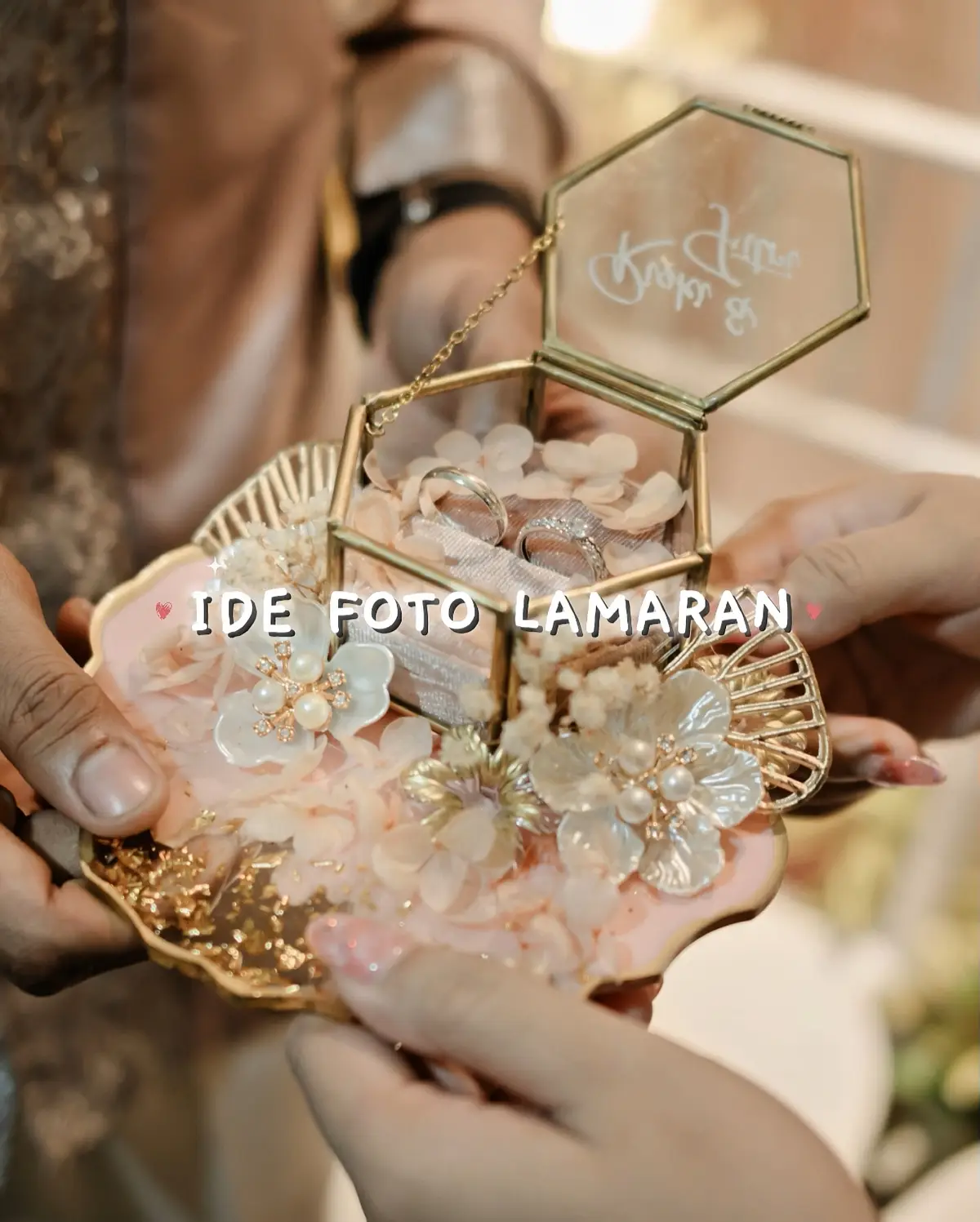 Save aja dulu, siapa tau kamu berikutnya😍🫵 #engagement  #fotolamaran  #engagementphotos  #engagementphotoshoot  #idefotoaesthetic  #fyp 