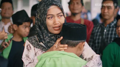moment para santri baru dijenguk orang tuanya  Pelukan mereka adalah obat rindu terbaik - - _________________ More Info : Instagram : Ponpes Askhabul kahfi Youtube : Askhabul kahfi official Facebook : Ponpesaskhabulkahfi Email : Ponpesaskhabulkahfi@gmail.com Blog : Ponpesaskhabulkahfi Tiktok : @ponpesaskhabulkahfi_  #santripondok #askhabulkahfi #santrikeren #fyp #moment 