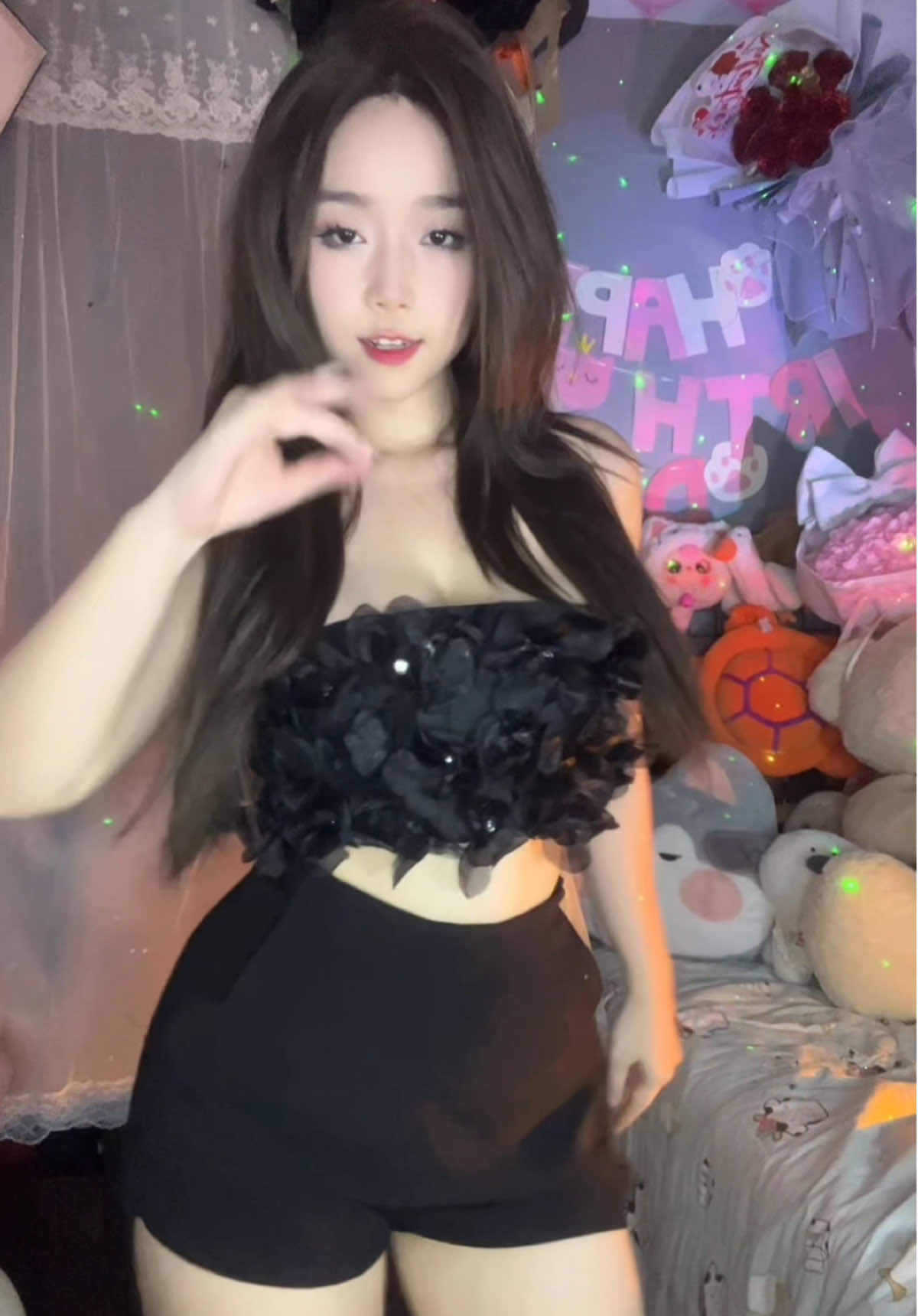 Cả đời em không dám mong, chỉ vì mình đã đi quá xa🖤✨ #xuhuong #viral #trending #nhaytiktok #tiktokdance #emeow 