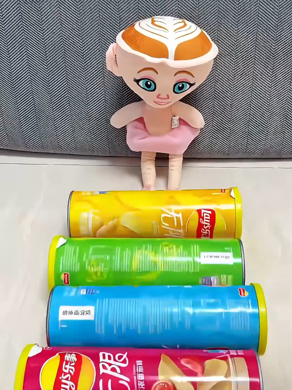 #FunnyKids #CartoonCharacters #PinkVsRed #KidsEntertainment #UKKids #USAKids #PresentHunt #FunnyCostumes #FamilyFun #ViralShorts #SillyDance #SnackChallenge #CuteMascots #youtubetotiktok 