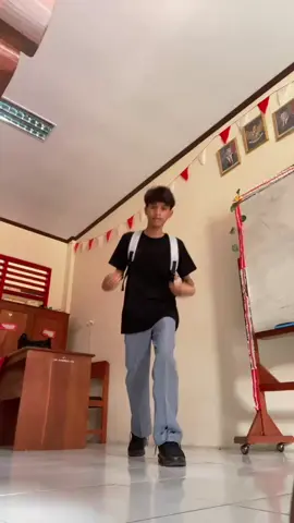 kasihh slowww / DC @OFC.GENAS  #fypage #dance #kasihslow #ambonmanise 