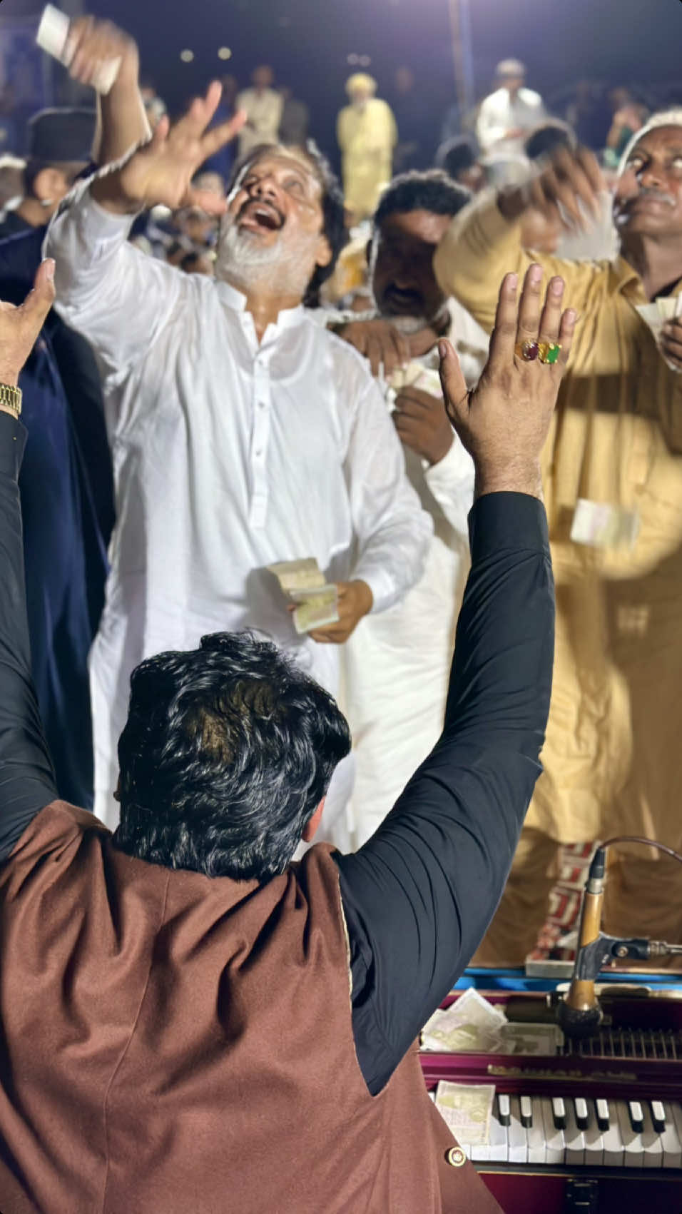 Kad le koi jan Pawein Ali Ali Kehna ay  #abidmeharali #meharali #abid  #qawali #qawal #music #sound  #reels #viralreels #newreels  #tiktokreels #tiktokshorts  #tiktokvideos #tiktoklive  #story #tiktokstory #likes  #share #comments #giffting  #sufiqawali #ghazal  #panjabisongs #dhamal  #alihaqaybeshakay #mainhaidermalang  #shadiqawali #qaseeda #gana  #singing #beatqawali #newpost  #tab nola #alidenalpyarlazmiay  #artist #musicians #views #qawali #qawalinight #qawalistatus  #qawalilover #qawalidance  #qawaliweddingevent  #weddingqawalinight🥰 Reels by sultan @Moseqar 