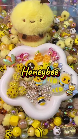 Little Bee#beads #DIY #DIY #handmade #bee 