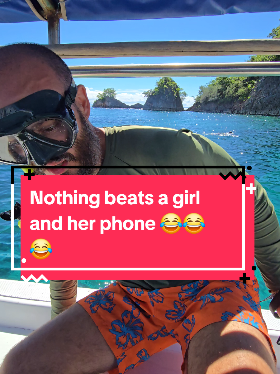 That was painful 😒  my poor phone 🫣🫣🫣🫣 #jet2holidays #epicfails #travelfail #funnymoment #donttrythisathomekids 