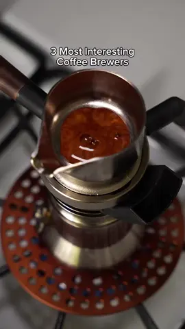 Kopi itu gak instan.   Sebelum jadi bahan flexing di kafe, dia harus dipetik, dijemur, digiling, disangrai, dan diseduh.   Tapi kita? Maunya langsung enak, langsung viral.   Padahal kopi aja tahu: proses itu penting. Which coffee brewer would you choose? #KopiBukanInstan #NgopiDenganMakna #SatirKafein #BrewingReality #KopiDanKritik