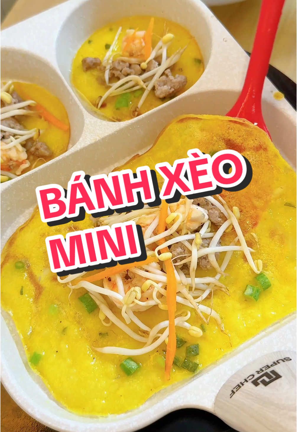 Cùng đổ bánh xèo mini với mình nà 🥰 #ancungtiktok #LearnOnTikTok #huyenmenaumean #sieudaubep #superchef #chao3ngan #banhxeo #chaobanhxeo #viral #thinhhanh 