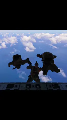 U.S. Marines Sky Dive 🪂🤙🏻 #marines #fyp #usmilitary 