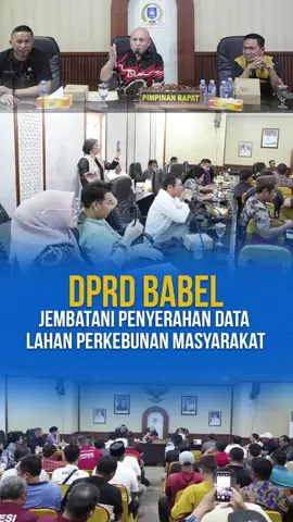 DPRD Provinsi Kepulauan Bangka Belitung menggelar kegiatan Penyerahan Data Lahan Perkebunan Masyarakat yang terdampak aksi penertiban Satuan Tugas Penertiban Kawasan Hutan (Satgas PKH) di Babel. Data ini akan dibawa langsung ke Kementerian Lingkungan Hidup dan Kehutanan (KLHK) oleh DPRD Babel bersama perwakilan kepala desa dalam waktu dekat.  Diketahui, Satgas PKH melakukan penyitaan dan pemasangan plang larangan di lahan sawit yang berada di kawasan hutan lindung, hutan produksi, dan hutan konservasi, membuat petani resah karena mata pencaharian mereka terancam.  #DPRDBabel #BangkaBelitung #SatgasPKH #KLHK #PenertibanLahan #HakPetani #AspirasiRakyat
