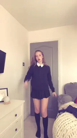 #schoolgirl #schooluniform #schoollife #shortskirt #kneehighsocks 