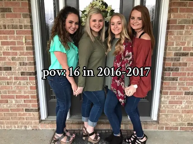 Best time to be in high school 😭 #2016 #2016vibes #2016makeup #2016throwback #2017 #throwback #viral #foryou #trending