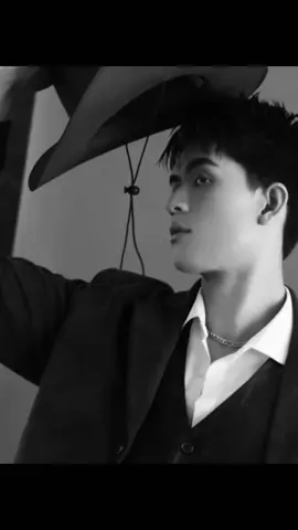 i wanna know what would he looks like if he was in a dark romance role😫 #josswayarsangngern #josswayaredit #josswayar #jossgawin #jossgawinera 