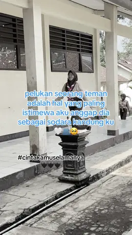 beda sekolah bukan berarti menjadi penghalang untuk kita berteman🫂🥺#bestfriend #4u #pertemanansehat #smpstory🌻 #xzybca 