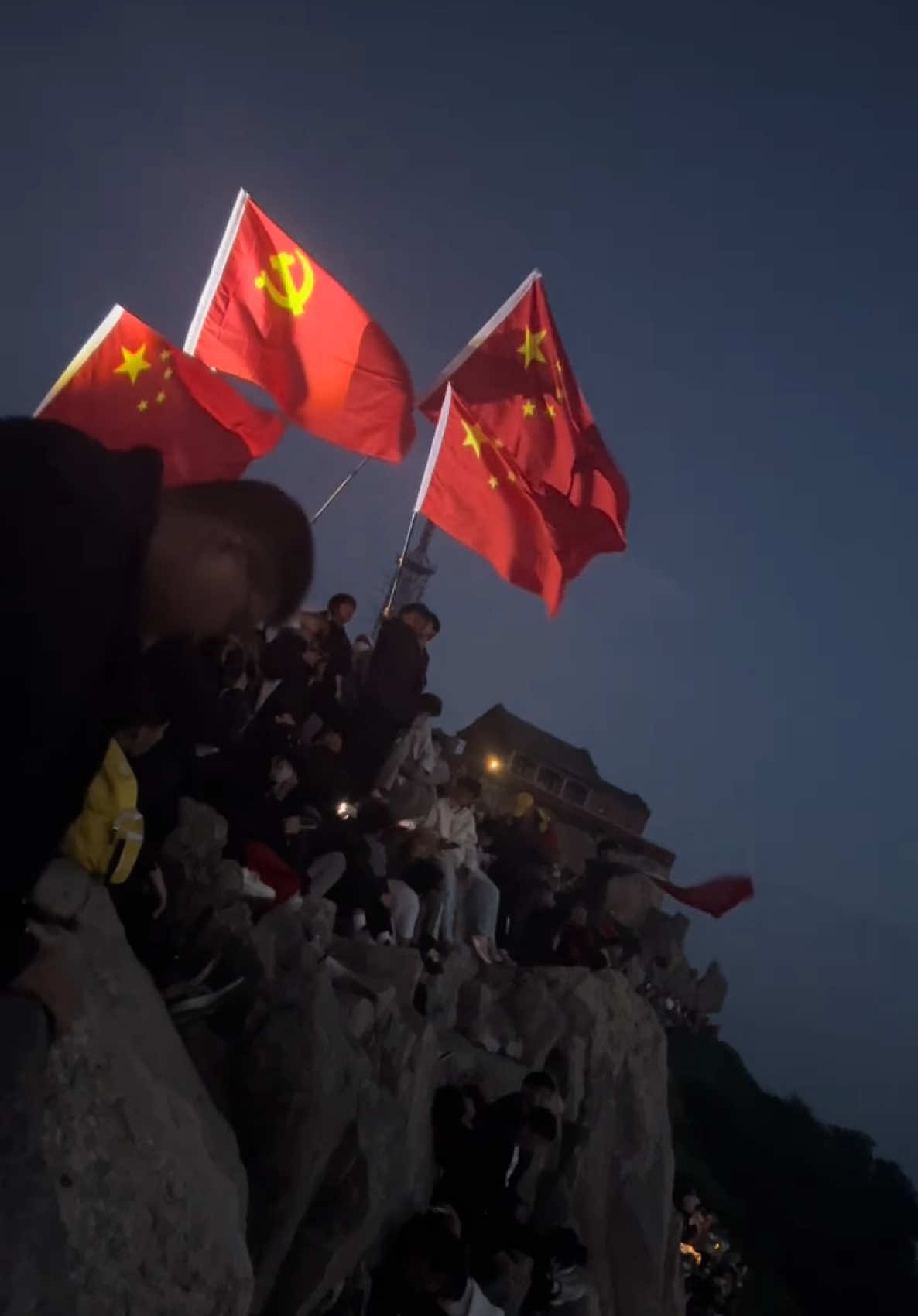 共和国永远年轻#泰山日出 #中国 #祖国万岁🇨🇳🇨🇳🇨🇳 #五星红旗🇨🇳 
