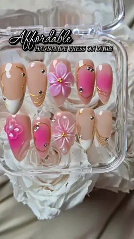 These nails last about 3+ weeks! #pressonnails #athomemanicure #handmadenails #pressons #affordablenails #manicure 