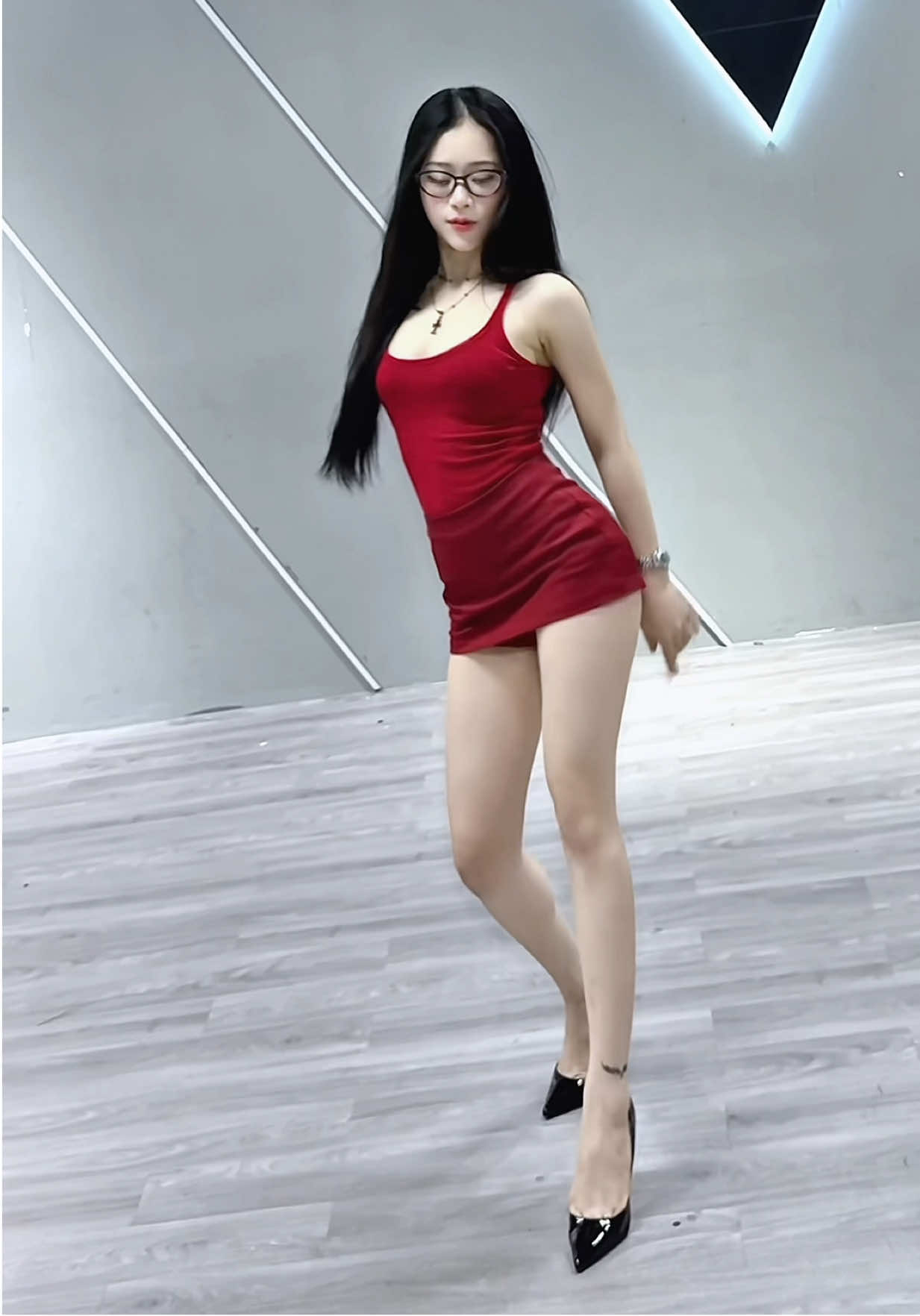 Càng tỉnh táo, càng nhẹ lòng… Càng sống thật, càng tự do ✨ #dance 