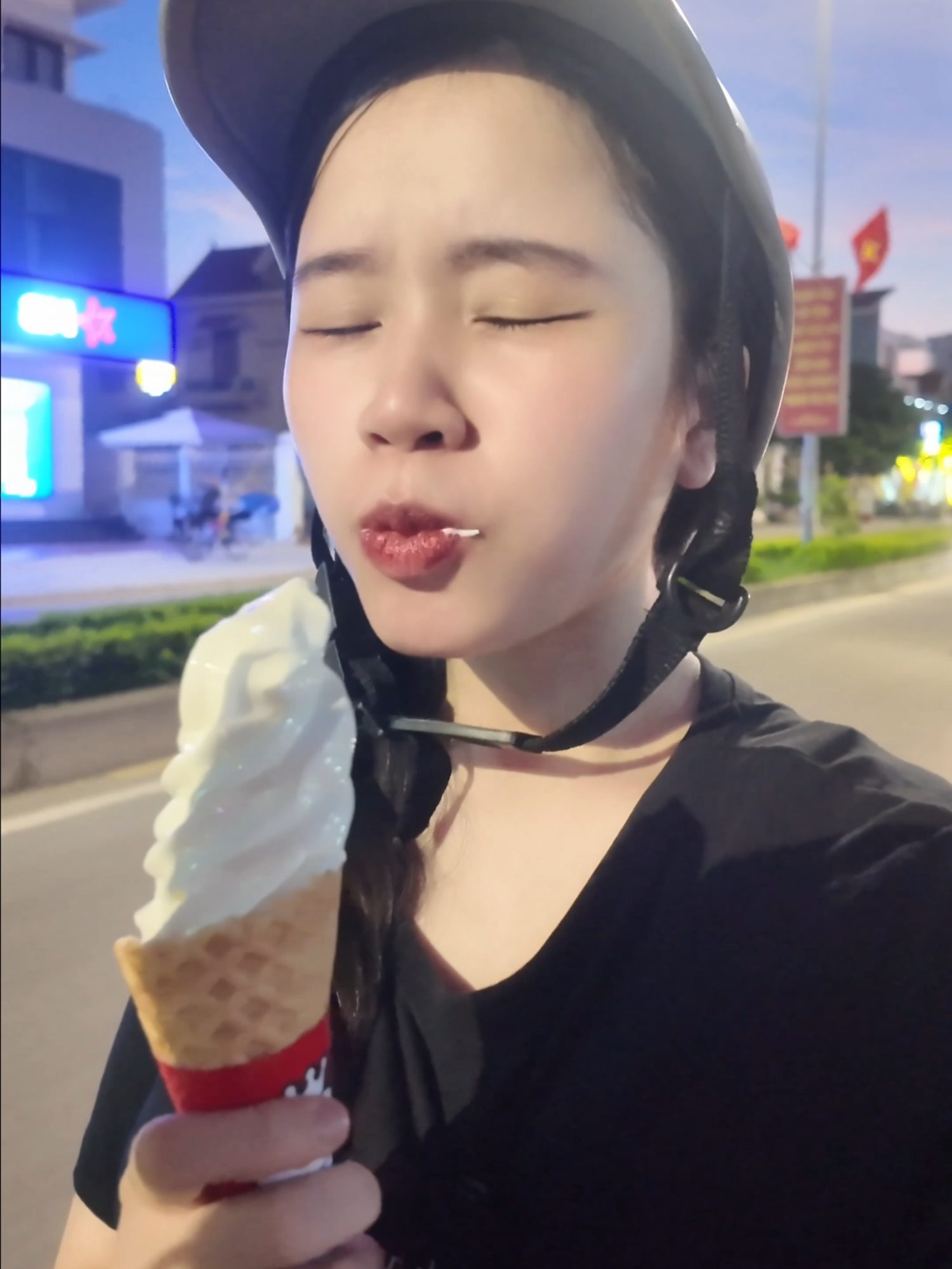 Dạo Phố cùng Cameramen (Hố Đen)#thyvotri #leontiktok #cameramen #vtmgr