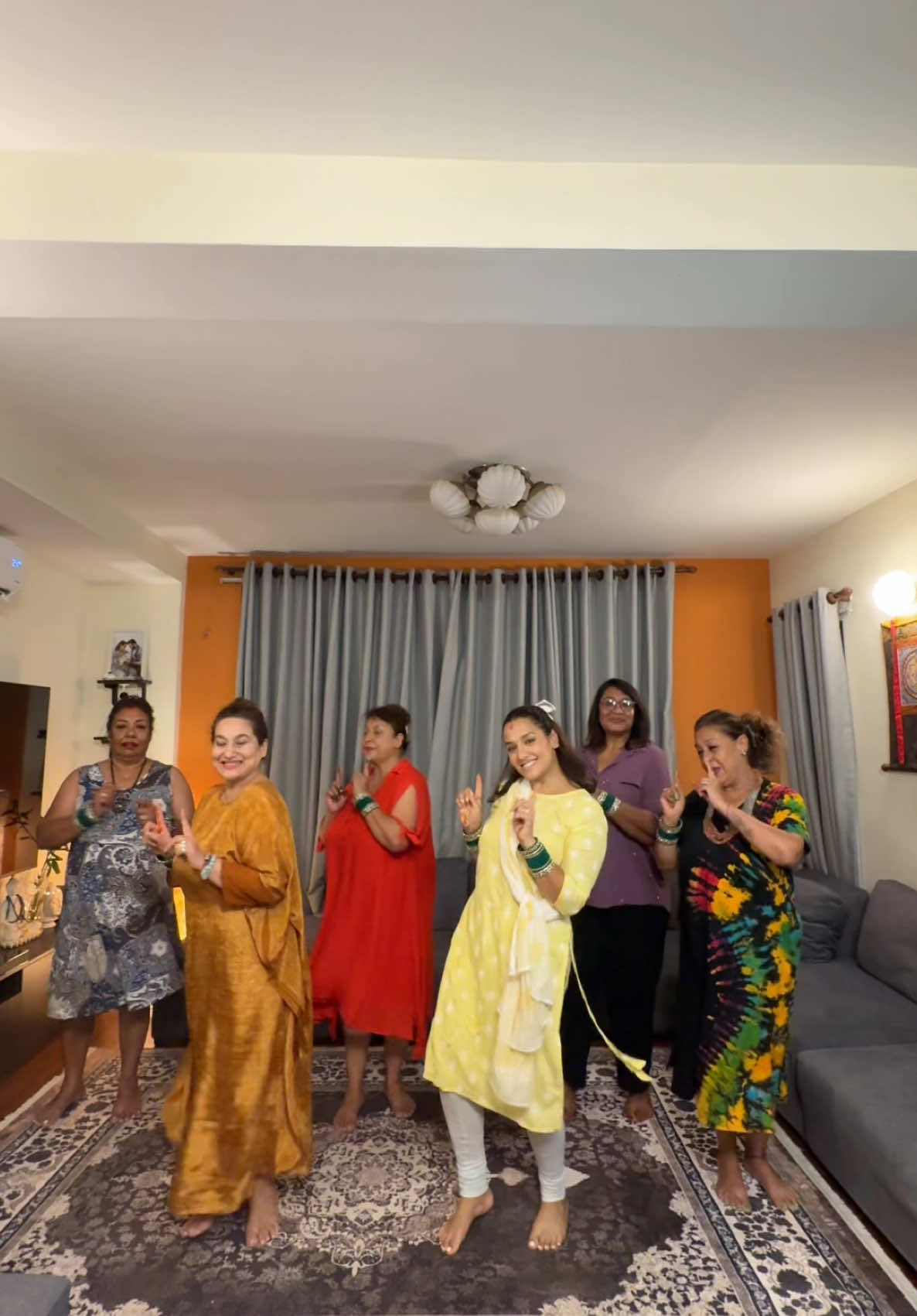 This one’s for you, Vek 😍  Always been a fan, always been a supporter and making this with all my moms? ICONIC.  They learnt the choreo in no time and served it like the queens they are  👑💃