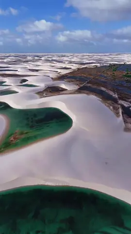 Existe paraíso na terra.🌎  🎥 @dronelencoismaranhenses  #lencoismaranhenses #lençóismaranhenses #barreirinhas #atins #lencoismaranhensesnationalpark #santoamarodomaranhao #maranhao #rotadasemocoes #drone #paraíso #earth