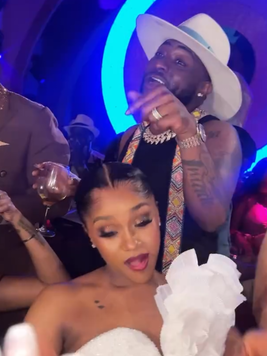 Replying to @iamitos Same Chioma and Davido just few minutes later?