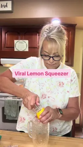 #lemonjuice #kitchenhack #kitchengadget #toppicks #lemonsqueezer #cookingtok @LENDOUYE 