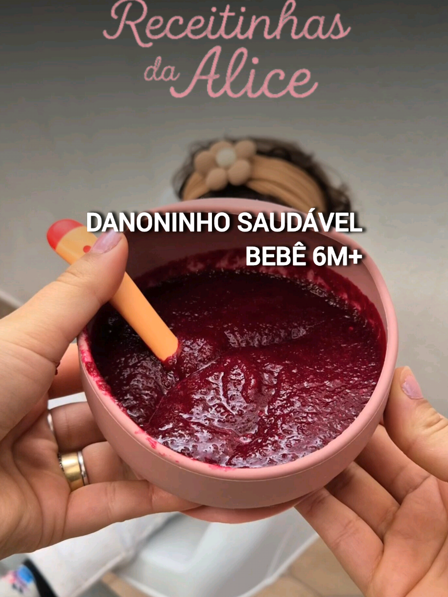 Danoninho caseiro para o bebê. Feito com beterraba, banana e laranja, 100% natural, sem corantes e conservantes. Rico em vitaminas e antioxidantes que ajudam a fortalecer a imunidade do seu pequeno. Eu preparei com muito carinho e vou confessar: até eu não resisti e comi um pouquinho! 📌 Salva essa receita pra fazer depois 💬 Conta aqui nos comentários se seu bebê também ama danoninho 🔁 Compartilha com outras mamães que buscam opções saudáveis #DanoninhoCaseiro #PapinhaSaudavel #IntroducaoAlimentar #ComidaDeBebe #MaternidadeReal #ReceitasParaBebe #BebeSaudavel  