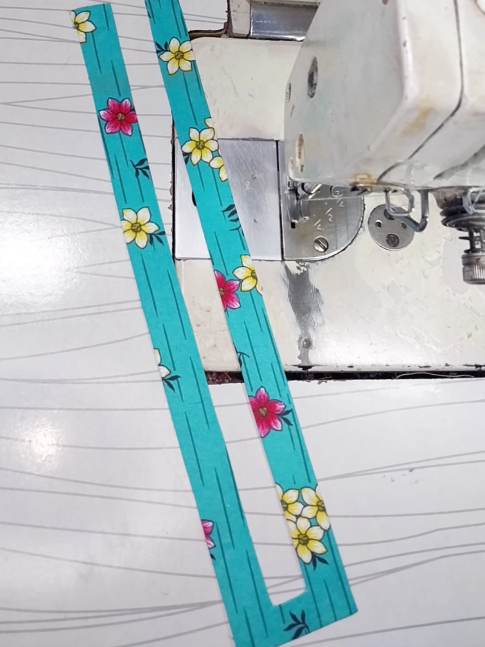 new neck design with lace step by step #stitchingexperts #stitchingclass #foryoupage❤️❤️ #pageforyou_🔥 #sewingtiktok #viral_video #videoviral 