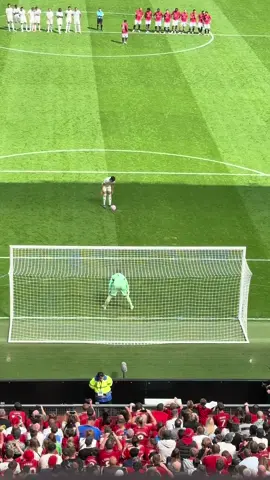 Bayindir makes a save in the pebalty shootout. #manchesterunited #oldtrafford #footballtiktok #viral #fyp #football #penalty #snapdragon @Manchester United 