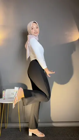 Kalau cari celana yang bisa bikin kaki jenjang, ini dia jawabannya😍#celana #flarepants #fyp #fyppppppppppppppppppppppp 