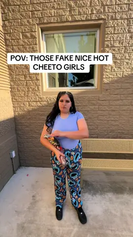 “DONT LOOK SHE RIGHT THERE” #real #fyp #hotcheetogirl #comedian 