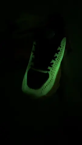 grabe ang angas at mura lang pala nito mga gar, solid dahil malakas ang spike, makapit, at glow in the dark pa #jimmybutler #jimmybutler3 #jb3 #basketballshoes #basketball #shoes #jb3shoes #fyp 