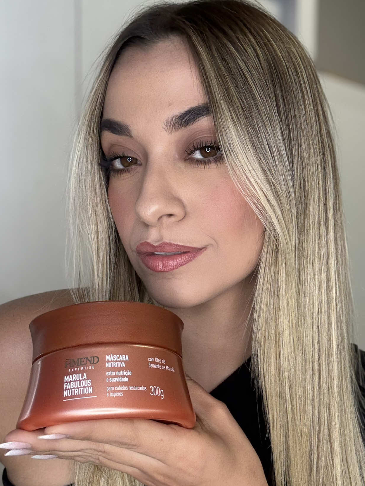 Cabelos ressecados nunca mais! A máscara nutritiva Marula Fabulous da Amend tem salvado meu cabelo 🤎✨ Garanta já a sua clicando no carrinho laranja 🛒 @Amend Cosméticos  #amend #marulafabulous #mascaraamend #mascaranutritiva #cabelosaudavel #cabelonutrido 