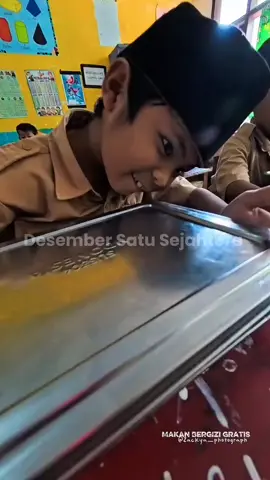 Menu MBG hari Jumat 8 Juli 2025 di SPPG Desember Satu Sejahtera yaitu Somay yang terdiri dari Kentang (Sumber Karbohidrat), Dimsum dan Telur (Protein Hewani), Tahu dan bumbu kacang (Protein Nabati), Wortel dan Kol (Sayur) #serangbanten #generasiemas #refresh #sppi #makangratisprabowo #burger #makangratisprabowo #padarincang #prabowo #jj #sppgpadarincang #padarincang #badangizinasional #sppgpadarincang #somay 