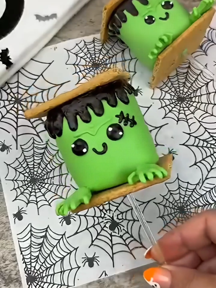 More tasty treats for this coming Halloween🎃🧡👻 #Halloween #halloweencountdown #food #desserts #DIY #crafts #fyo #explore #Halloweentok #Halloweentiktok #fall #autumn