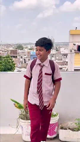 goli ye chocolate utha lo#school
