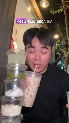 Kệ nhắm mắt uống luôn