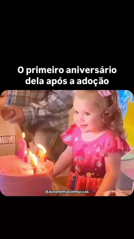 O que uma criança sente no coração, ela carrega para a vida inteira. 💖 No primeiro aniversário após ser adotada, ela chorou… não por tristeza, mas porque, pela primeira vez, se sentiu verdadeiramente amada. Amor, acolhimento e segurança não são apenas momentos bonitos: são programas mentais que moldam como nossos filhos vão se enxergar, amar e acreditar no mundo. Uma criança que cresce sentindo amor, cresce acreditando que é suficiente. Uma criança que cresce sem amor, aprende que precisa lutar por atenção. 💡 Cada abraço, cada palavra, cada gesto conta — e o tempo para criar memórias seguras é agora. ❤️ Como você faz seus filhos se sentirem amados todos os dias? #autonomia #reflexão #pensamentos #saiadamatrix 