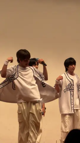 BaggyJeans cover @AHOF mini live at tokyo hehhehe sorry for my reaction it’s the excitement from my nctzen heart🤭 #ahof #fyp #tokyo 