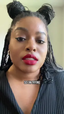 Yall what shape am I? Help! #grwn #oldnavy #jeans #fentybeauty #redlipstick 