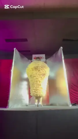 2 chawerma zyede toum 3ala tawle 5 🔥🔥 #diva #divabeirut #dragqueen #queen #performance #shawerma #viral #chiken #famous #memes #dragshow #fashion #makeup #dragperformer #beirut #lebanon #arab 